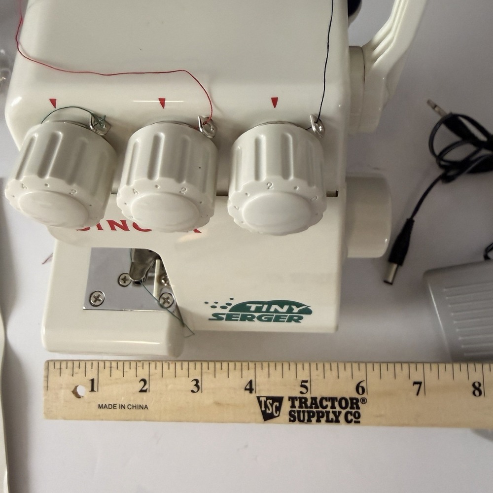 Singer Tiny Serger TS380A Overedging Machine Prethreaded w Box - Picture 12 of 12